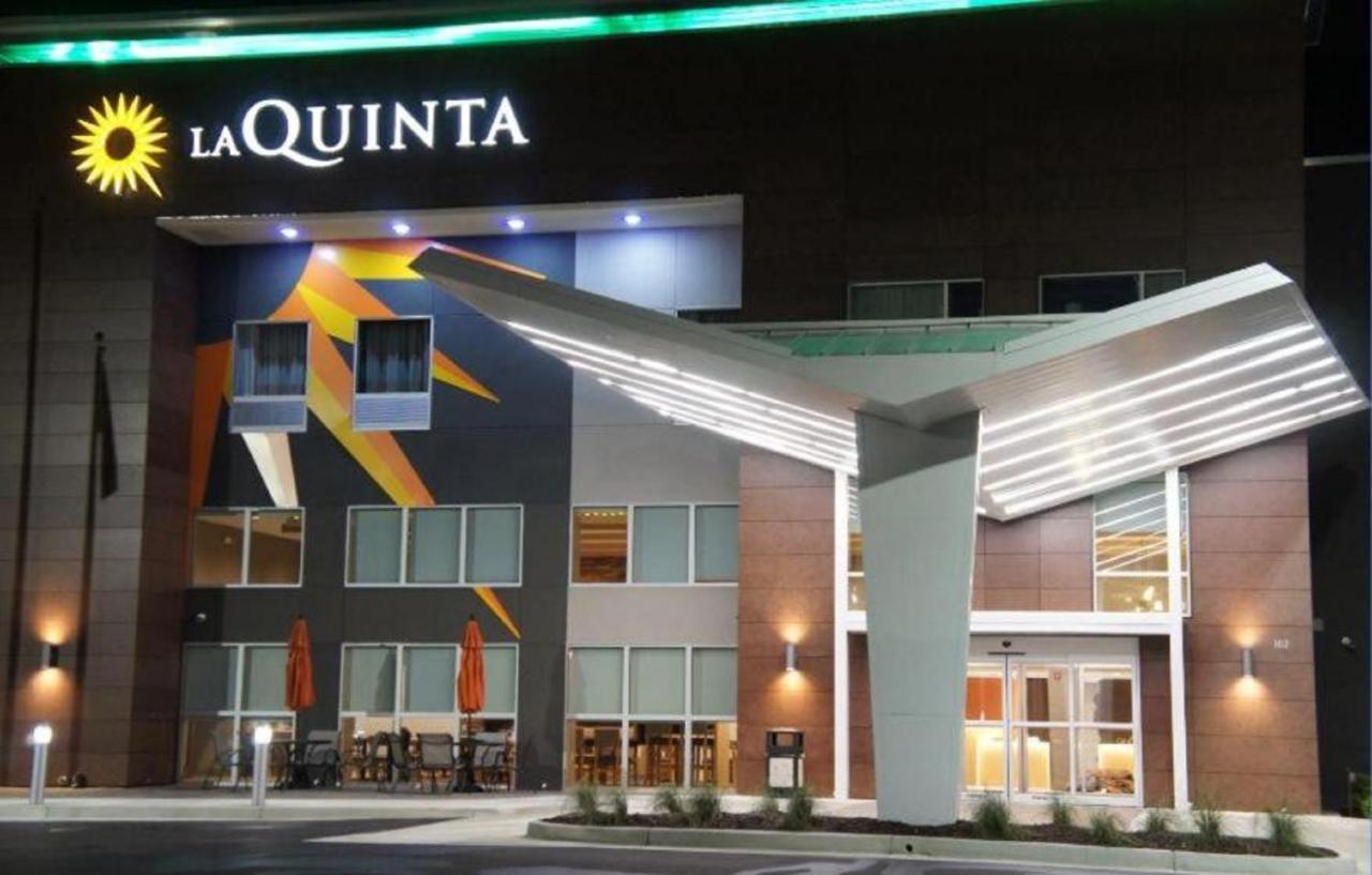 La Quinta Inn & Suites Limon By Wyndham Екстер'єр фото