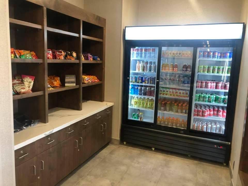 La Quinta Inn & Suites Limon By Wyndham Екстер'єр фото
